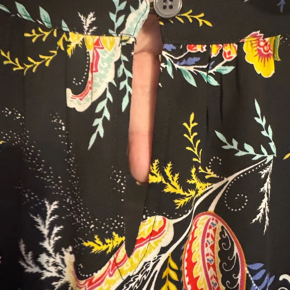 STUNNING!! Ann Taylor Loft   Black Floral Blouse    SMALL    #N - Picture 7 of 9